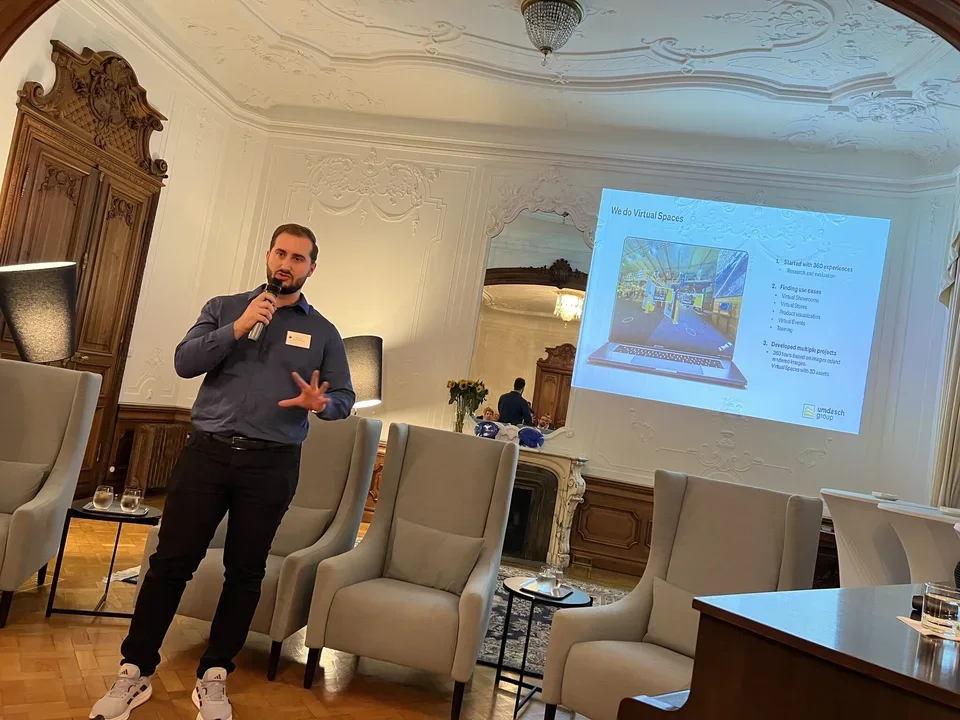 Ersan presenting Virtual Spaces at the Finnish Ambassador’s residence in Vienna.